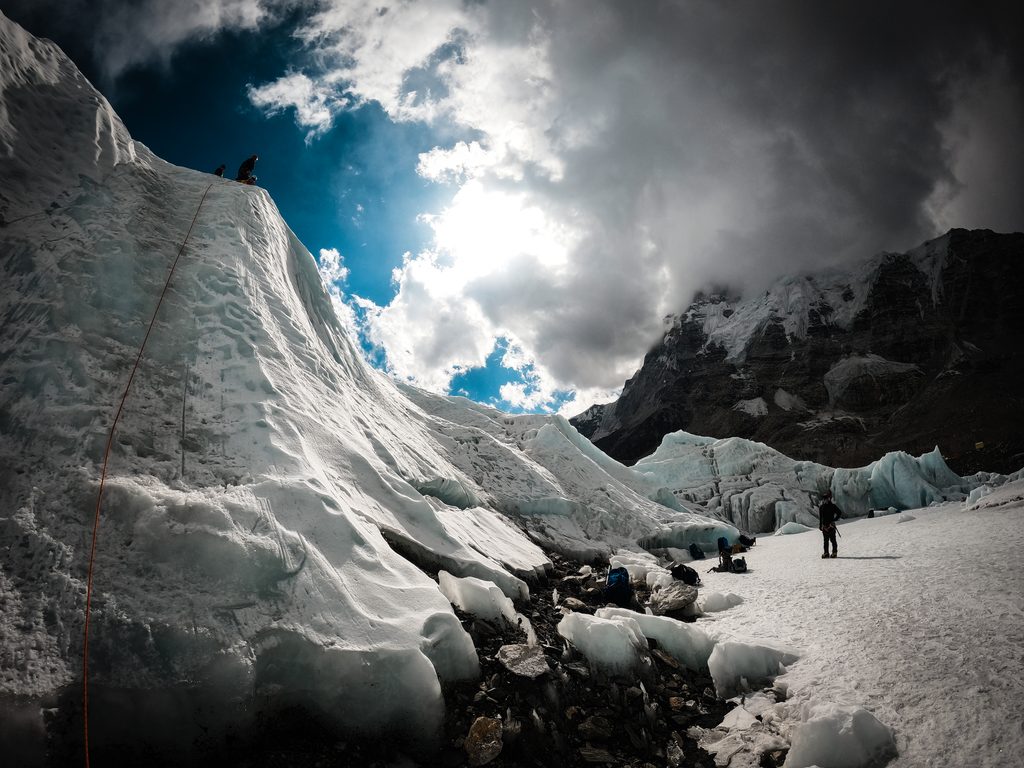 Sherpa and high-altitude climbing teams rope installed on 8,000m Mountains